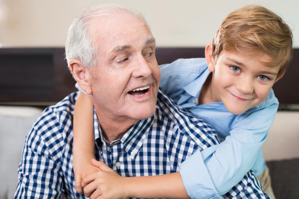 A los abuelos no los perdemos, duermen en nuestro corazón.